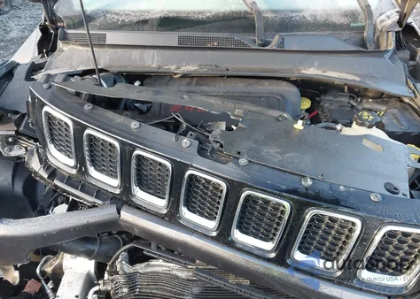 2018 Jeep Compass Latitude 4X4 z USA, uszkodzony, nr VIN 3C4NJDBB8JT366401